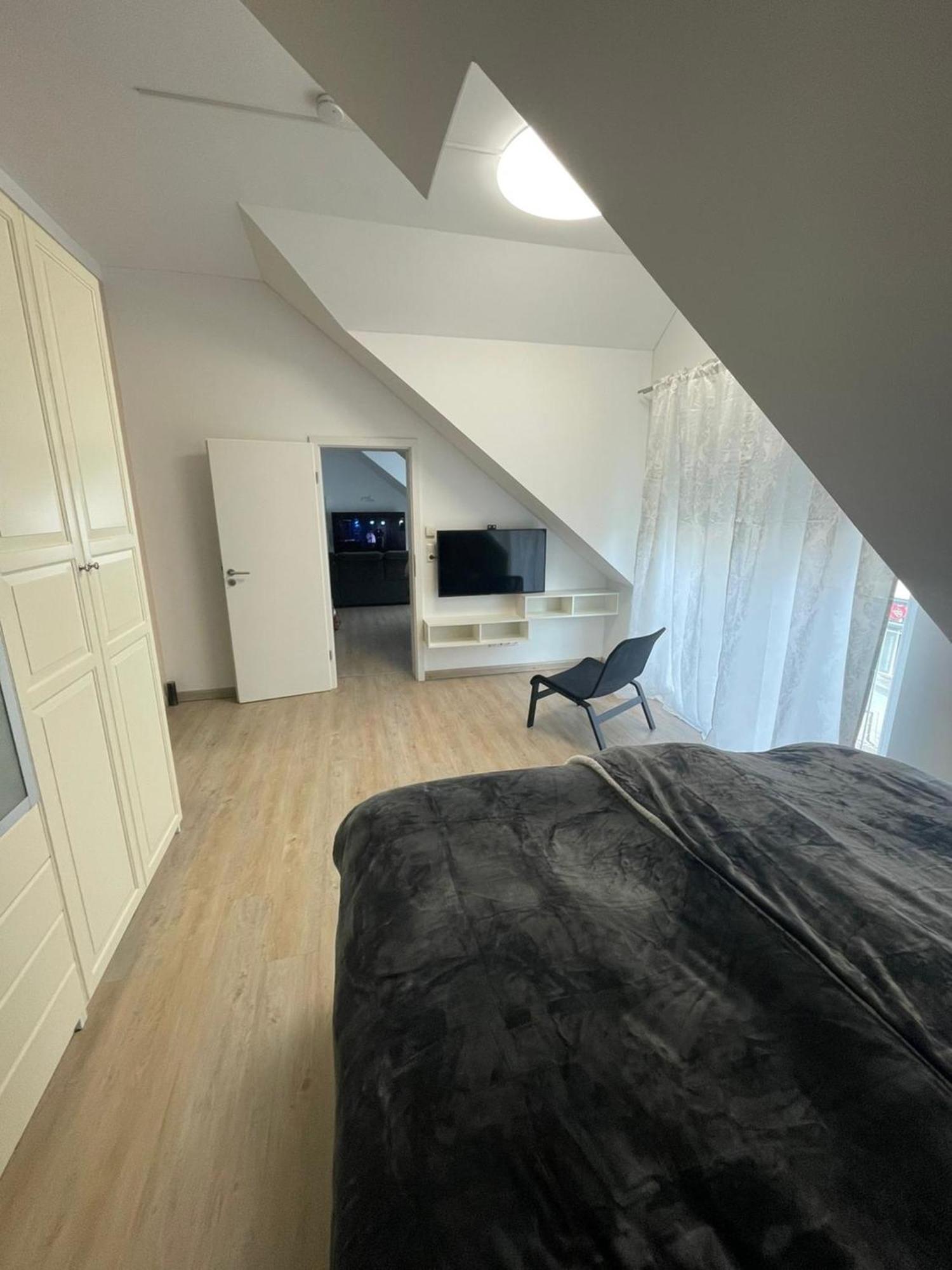 Gemuetliches In - Zentrale Lage Mit Top-anbindung *